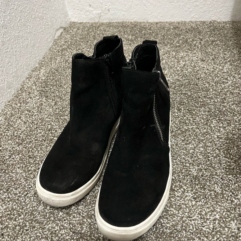 Shoes - Picture 2 of 3